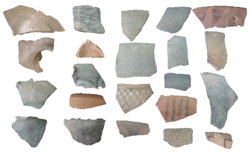 Veintidós fragmentos de cerámica
